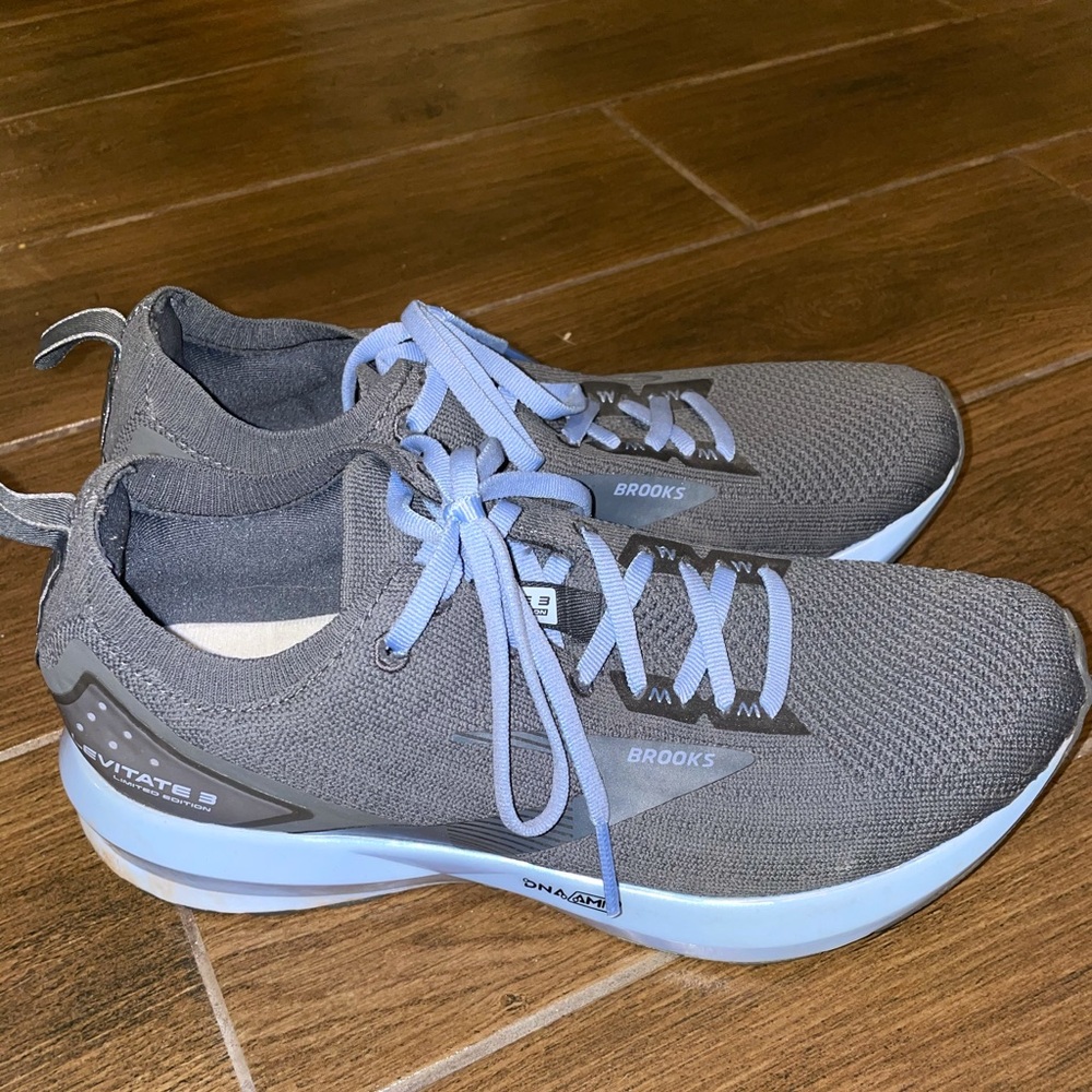 Brooks running shoes levitate 3